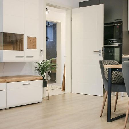 The Next Door Apartaments Бухарест Экстерьер фото